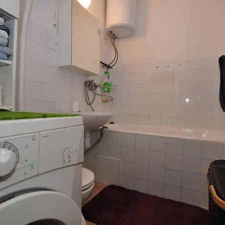 Nelson Apartment