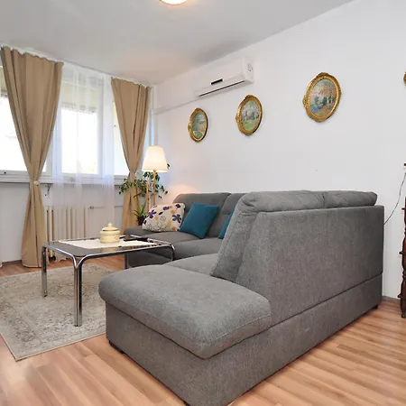 Nelson Apartment